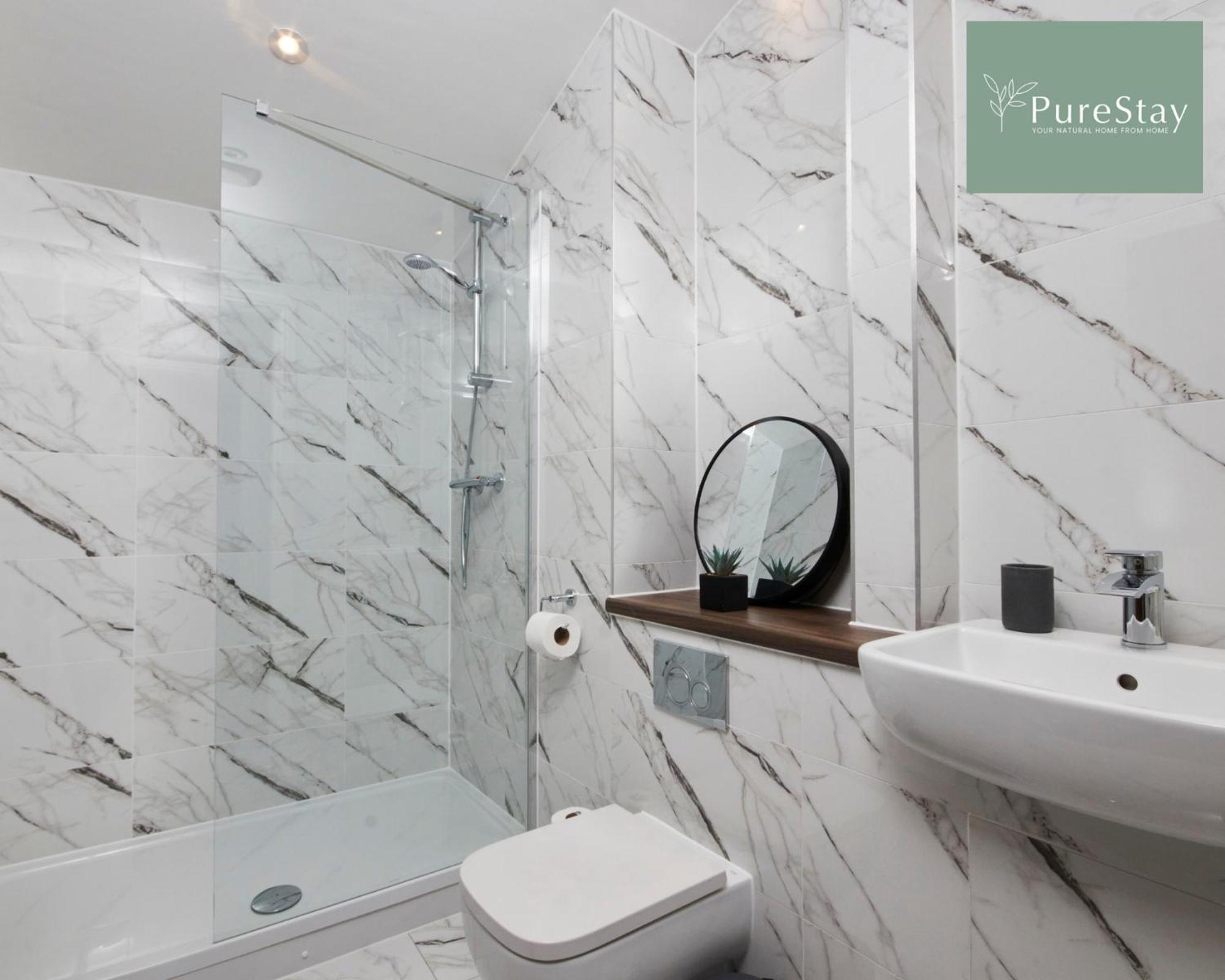 Stunning 5 Bed Manchester House With Parking By Purestay Short Lets & Serviced Accommodation المظهر الخارجي الصورة