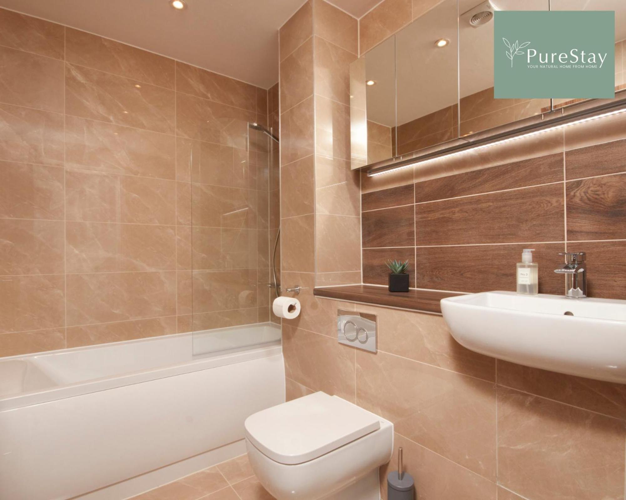 Stunning 5 Bed Manchester House With Parking By Purestay Short Lets & Serviced Accommodation المظهر الخارجي الصورة