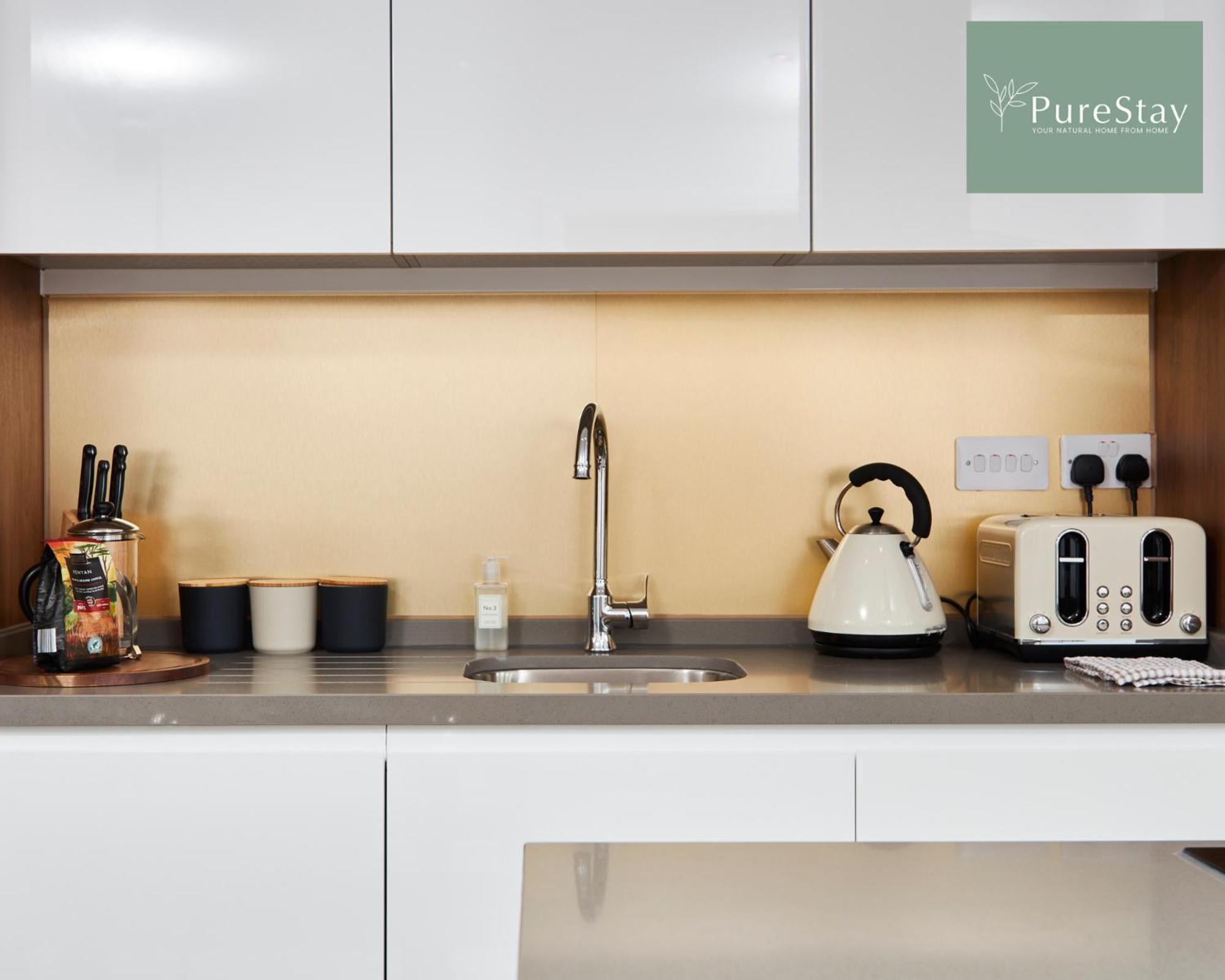 Stunning 5 Bed Manchester House With Parking By Purestay Short Lets & Serviced Accommodation المظهر الخارجي الصورة